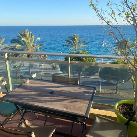Lovely 2-Bed Apartment With Sea View Appartement